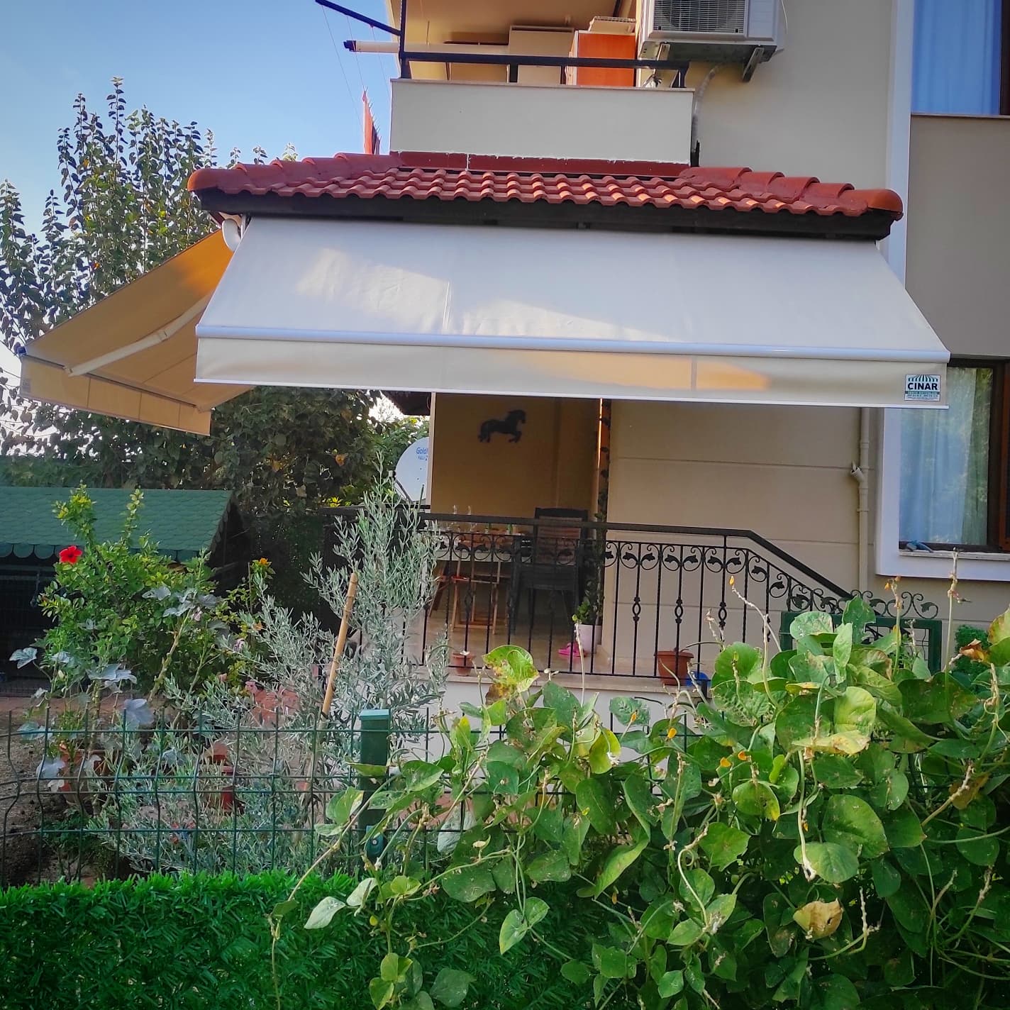 Adana tente adana mafsallı tente kollu tente balkon tentesi motorlu tente ipli tente